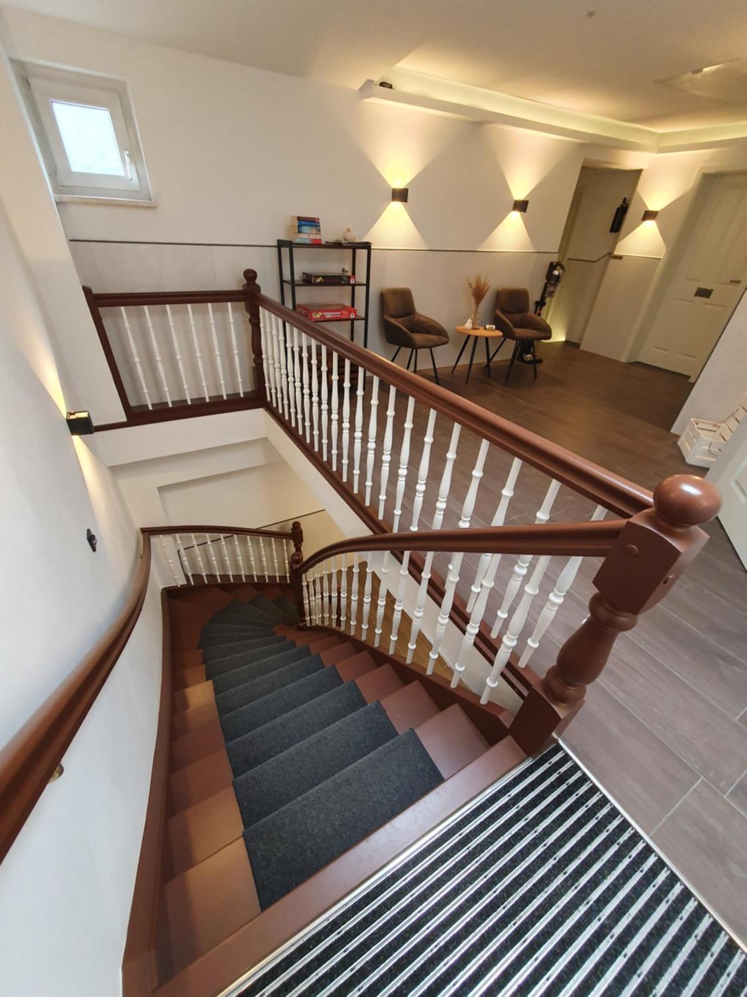 Neumuehler Hof- Ferienwohnung "Benjamin" Mit Grosser Privater Dachterasse Und Guter Anbindung In Die City Schwerin  Dış mekan fotoğraf